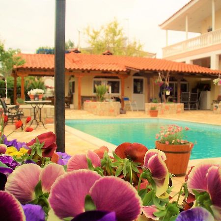 Jacuzzi Pool House Ama5690 Apartment Chalkida Bagian luar foto