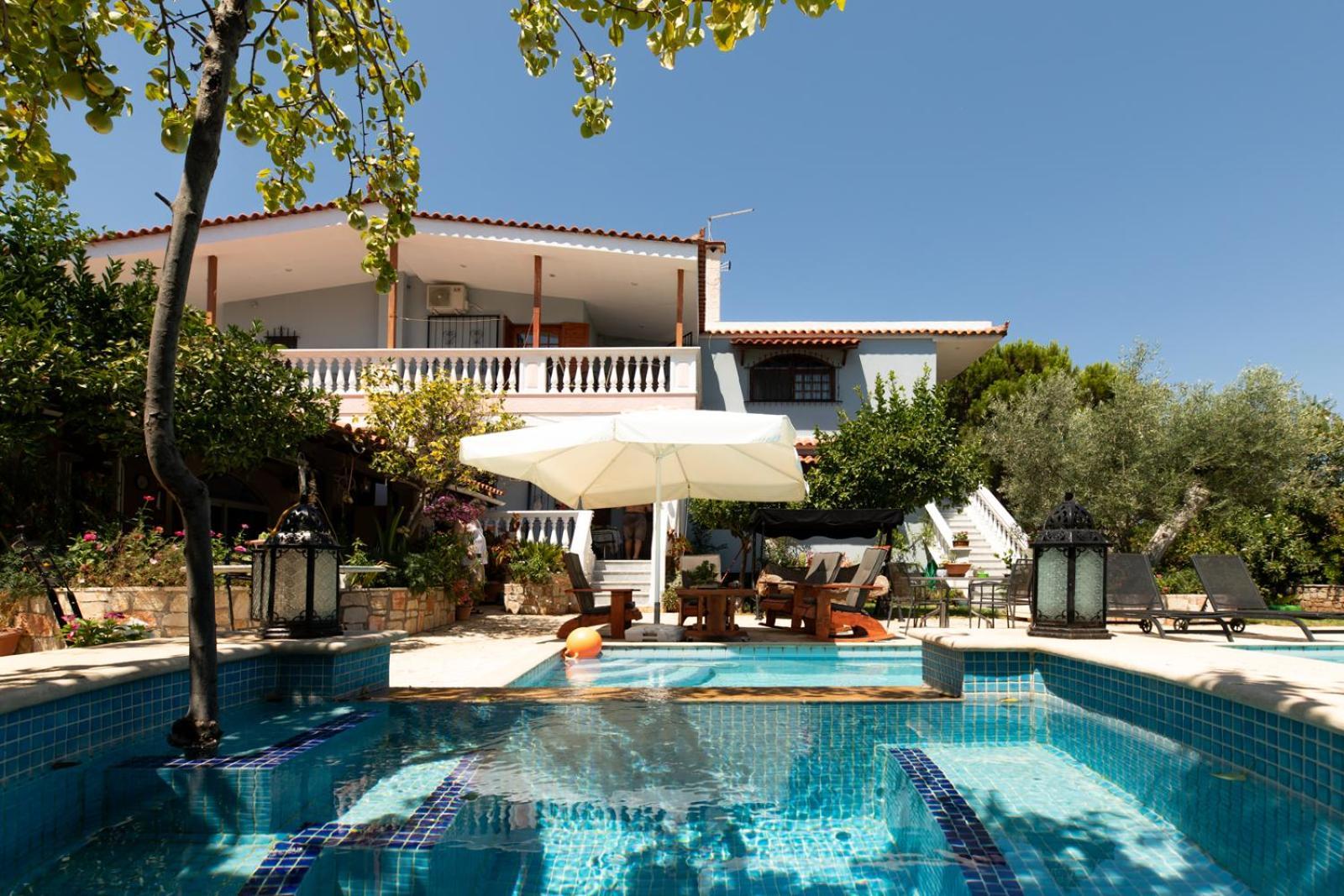 Jacuzzi Pool House Ama5690 Apartment Chalkida Bagian luar foto