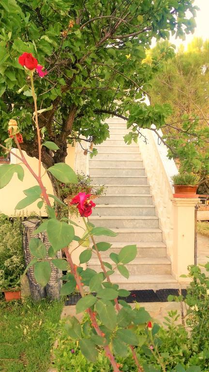 Jacuzzi Pool House Ama5690 Apartment Chalkida Bagian luar foto